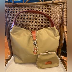 NWOT Dooney & Bourke Lg. Hobo Nylon w/money credit card purse Perfect Condition